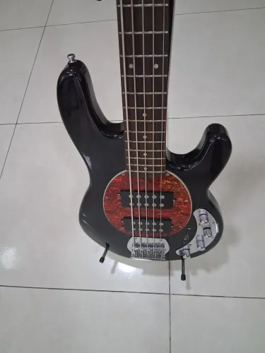 Baixo music man troca