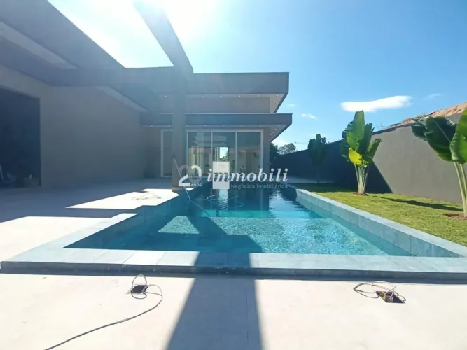 Casa à venda em Jandira, Granja Viana, com 4 suítes, com 350 m², Reserva Santa Maria