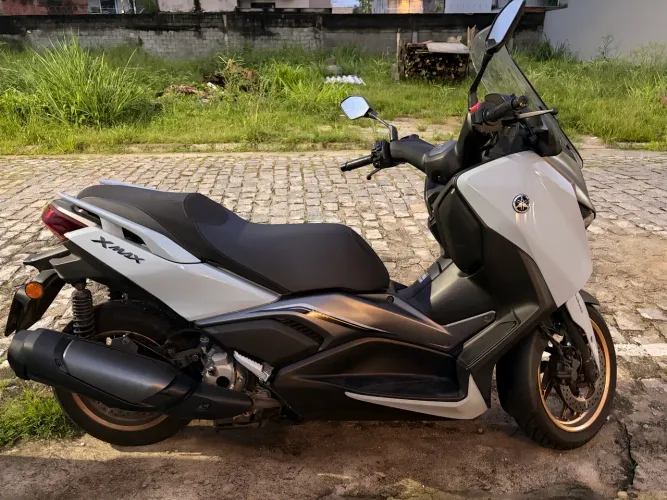 Xmax 300 2026