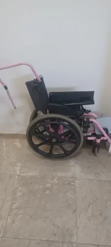 Cadeira de rodas infantil dobravel.299,00