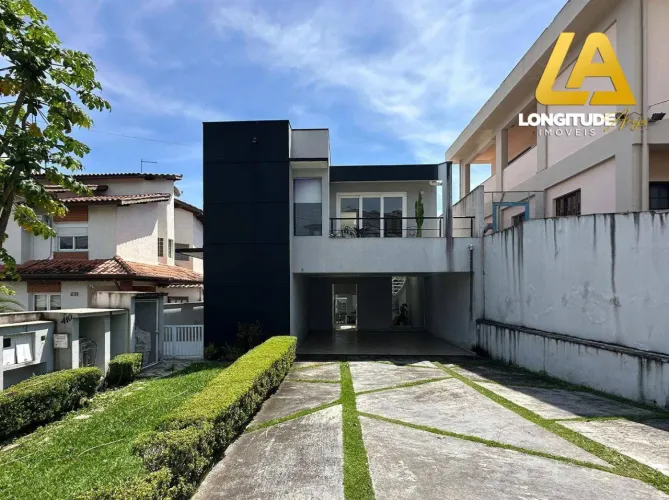 Casa no Condomínio Aruã | 315m² | Piscina e Espaço Gourmet | Pacote R$10 mil