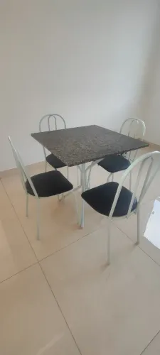 Mesa 4 cadeiras