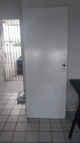 1 Porta usada de excelente qualidade mede 0,80x2,10