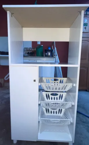 Vendo armário para por microondas e forno 