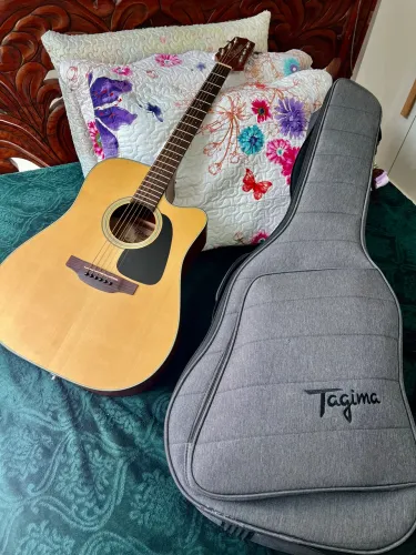 Violão takamine