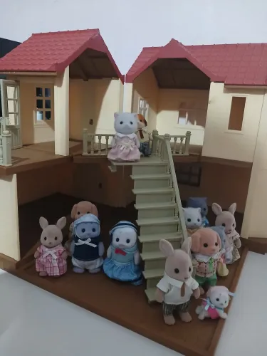 Lote sylvanian families casa e famílias *atenção a descrição