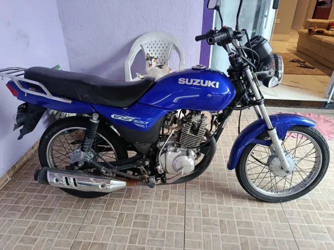 Suzuki GS 120 com baixo km apenas 37mil