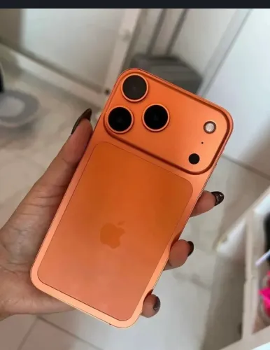 Vendo iPhone XR carcaça do 17 pro