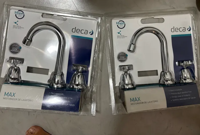 Dois Misturadores lavatório DECA bica alta 