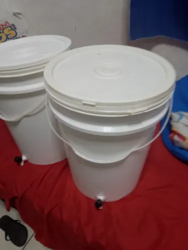 2 unidades de Fermentador com Arlok de 22 litros, e um termometro cervejeiro.