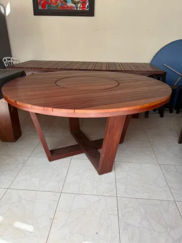 Vendo mesa de madeira Jatoba Redonda (1,50m de diâmetro)