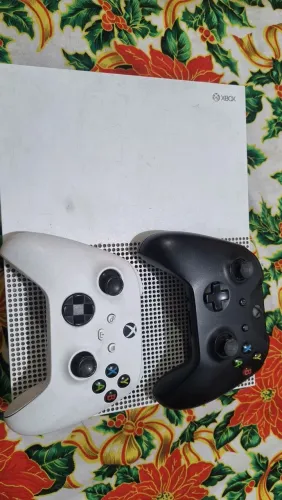 Xbox one s - 1TB - Leia a descrição.