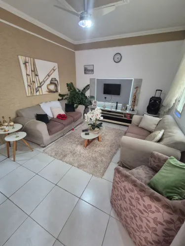 CASA À VENDA | ESPAÇO, CONFORTO E TERRENO PLANO