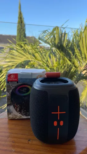 Caixinha de Som Bluetooth KAPBOM à Prova d?Água - Potente e Resistente