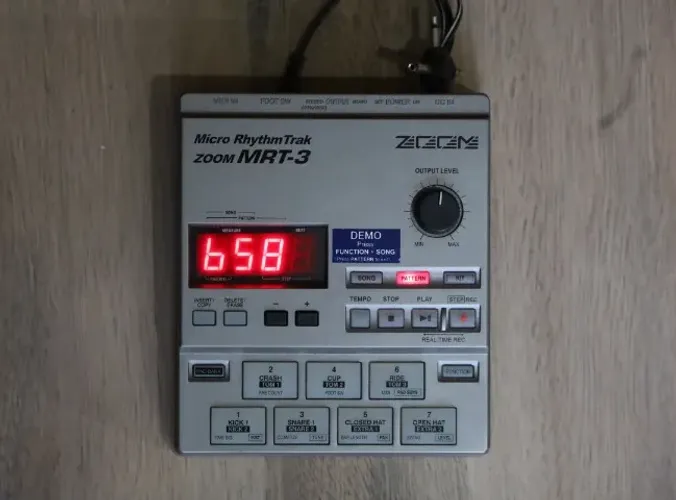 Bateria Eletrônica De Efeito Zoom Mrt-3 Micro Rhythm Trak