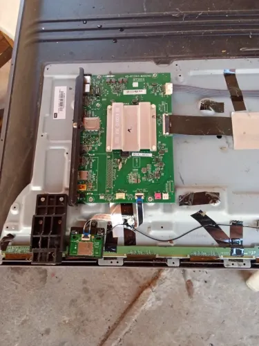 Tv retirada de peças
