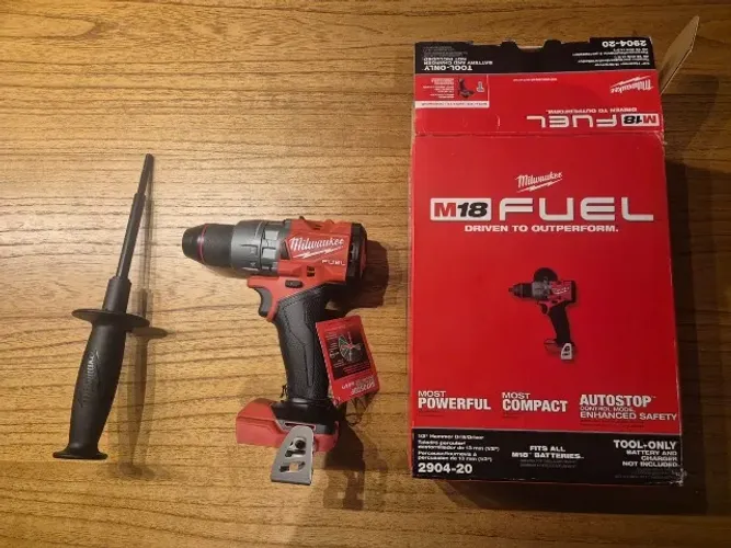 Parafusadeira Furad. Impacto 1/2 18v Fuel 2904-20 Milwaukee - NOVA (SEM USO) com NF