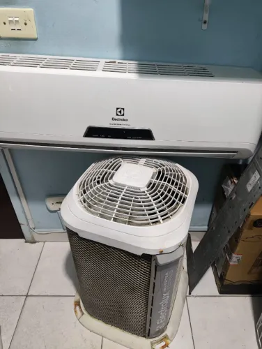 Ar-Condicionado Split Electrolux Inverter 12.000 BTUs Frio (QI12F/QE12F)