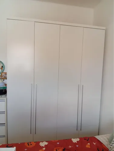 Guarda roupa branco 4 portas