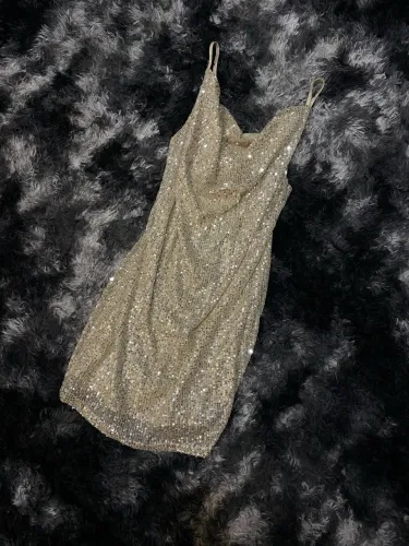 Vestido paetê dourado