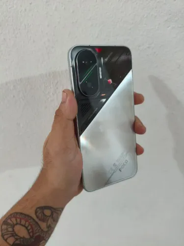 POCO F7 256GB 12RAM