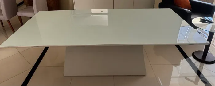 Mesa com tampo de vidro 8 lugares