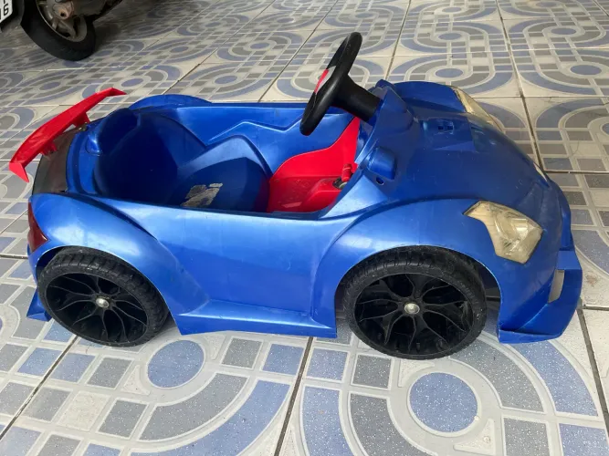 Carro infantil elétrico azul