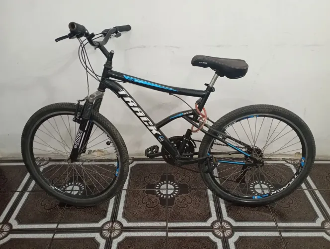 Bicicleta aro 26 semi nova 