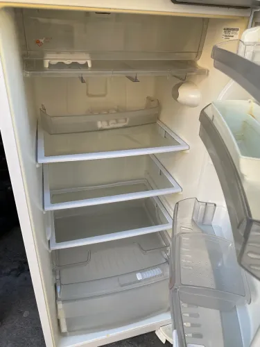 Vende-se Geladeira