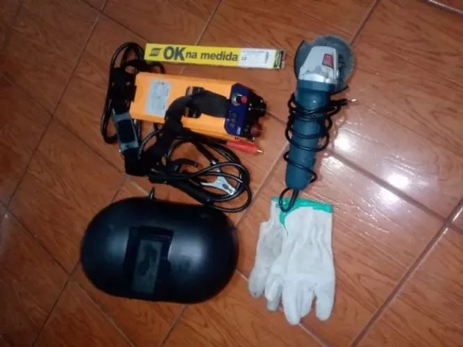 Vendo Kit Serralheiro Iniciante. Máquina de Solda + Esmerilhadeira Bosh + Acessórios