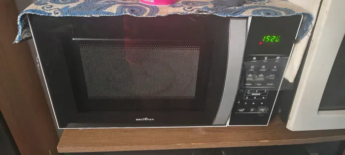 Microondas Britânia