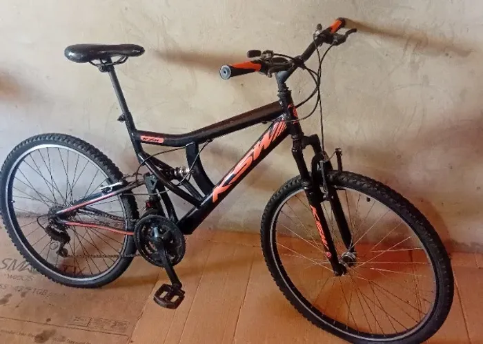 VENDO BIKE C/SUSPENSÃO ARO "26 - CUBOS DE ROLAMENTO - DIVIDO NO CARTÃO ?