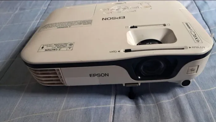 Projetor epson power lite  X14 muito novo 