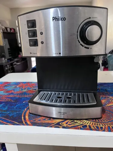 Cafeteira Philco Express com vaporizador