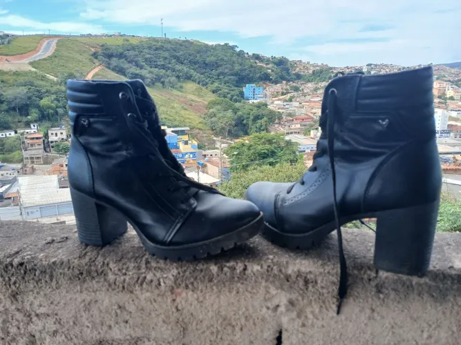 Bota Feminina Mississipi Preta Salto Grosso Tratorada - Tam. 37/38<br>