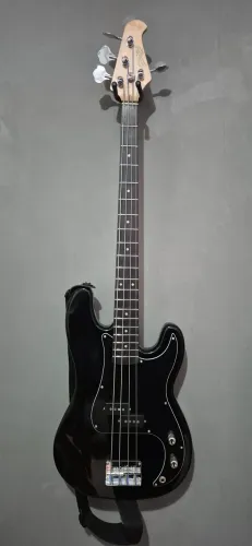 Baixo Seizi Seido Precision Bass. Cordas flatwound ernie ball. Captador malagoli
