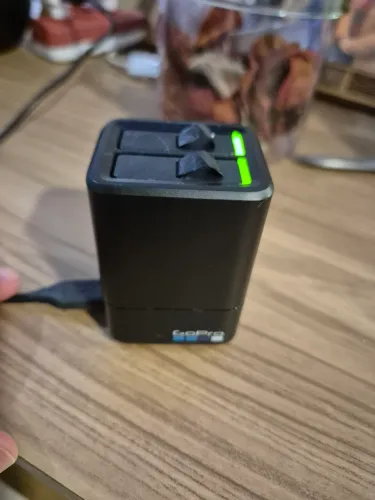 Carregador avulso para baterias extras GoPro Hero 6 - original, usado