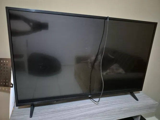 TV LG 4K 43 polegadas com display queimado