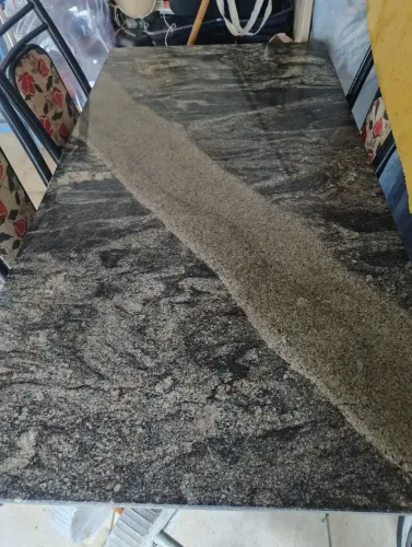 Mesa de mármore com pé de mármore 