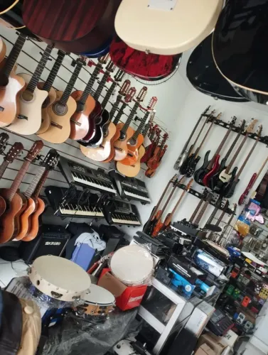Londrimusic AULAS E INSTRUMENTOS MUSICAIS