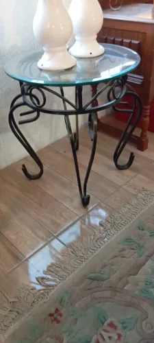 Conjunto de mesas de ferro 