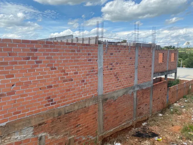 Oferta terreno com construção Parque São Bento