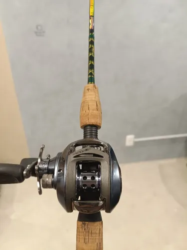 Conjunto de Pesca: Carretilha Marine Sports Ventura VT-5 SHIL + Vara Sumax Hummer