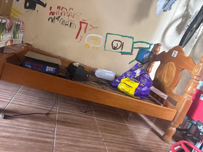 Cama de madeira solteirão 