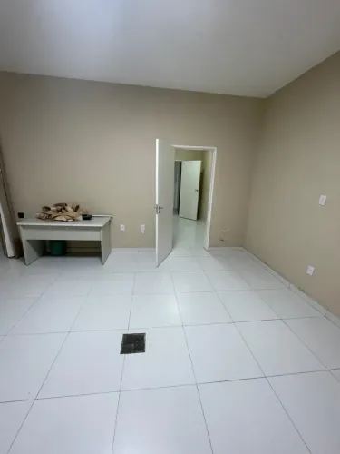 Sala Comercial de 65 m² para Locação no Centro  República