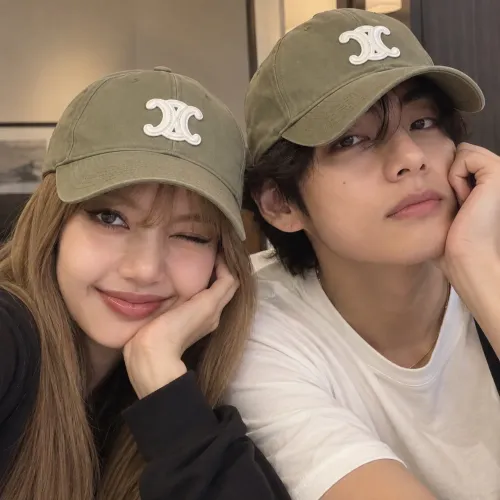 Boné verde militar italiano da Celine preferido black Pink e bts v lisa