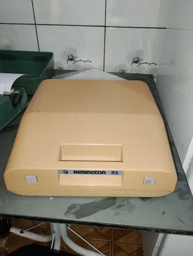 Máquina de escrever REMINETON25