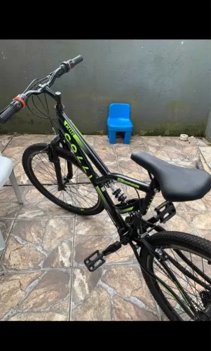 VENDO - Bicicleta Colli Aro 26 Suspensão dupla - Preta C/ amarelo neon -Semi nova 700