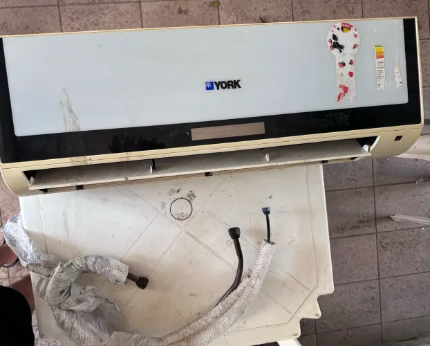 Ar acondicionado York 12,000 BTU