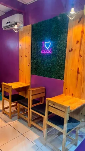 Conjunto mesa e cadeira
